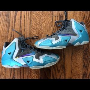 Nike Lebron XI Gamma Size 6.5Y 621712-400